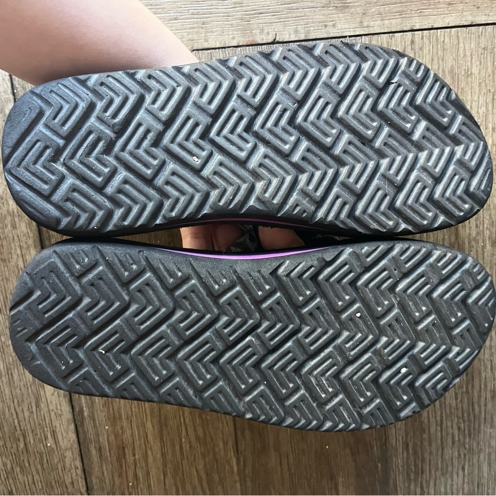 Teva floral black flip flops - Picture 6 of 7